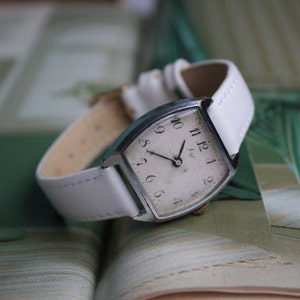 Classic Women&#39;s Luch Watch - Elegant Timepiece - Mechanical watch silver color - Gift for women