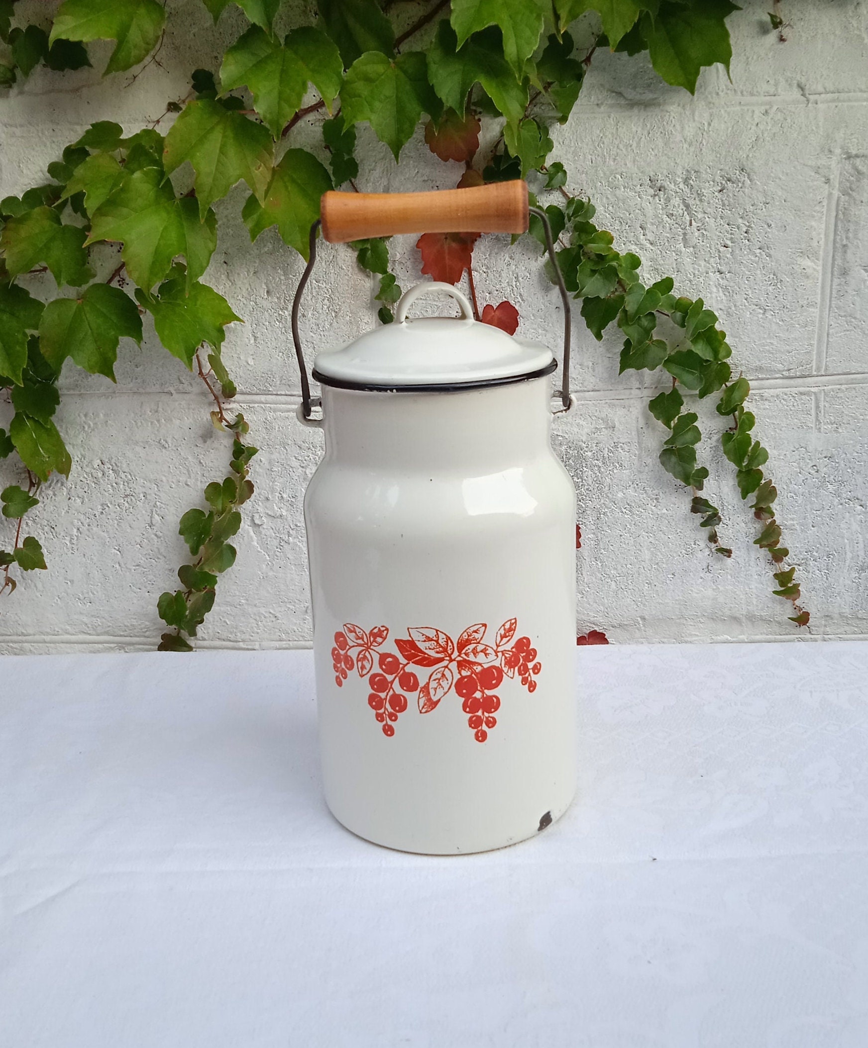 enamel milk jar white×red Vintage Enamel Milk Can With Red Rose Floral Design - Etsy Israel