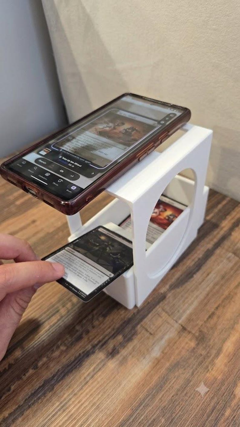 Escáner de cartas TCG - Soporte para teléfono (impreso en 3D) imagen 1