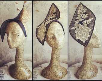 Victoria - Black, Gold and Cream Teardrop Percher Fascinator Hatinator. Perfect for Weddings, Race Days, Royal Ascot, Derby Days.