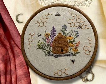 Honey Bee Embroidery Kit for Beginners, easy bumblebee Embroidery home decor. Easy embroidery kit, bee hive, honeycomb embroidery, bee decor