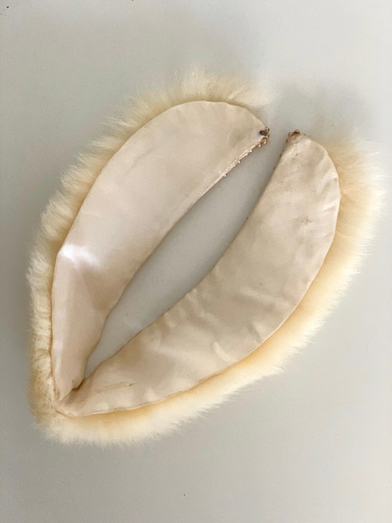 White fur beige pearl glam 50s collar - image 3