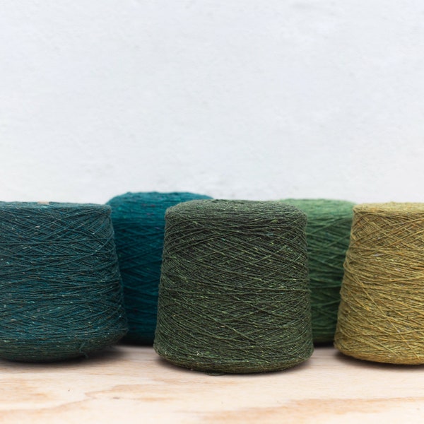 Soft Donegal Tweed – 100% Merinowolle - auf Kone - Grüntöne