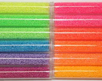 Lot varié de perles de rocaille japonaises bordées de couleurs fluo, au choix taille 11/0 ou 15/0, 12 couleurs par paquet, 1 once de chaque couleur, 10 % de réduction