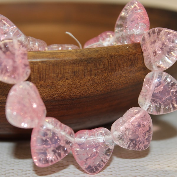 Perles de cœur tchèques 14x15 mm, percées sur le dessus, opale rose et cristal craquelé, vendues à la douzaine (12 pièces) ou 6 douzaines pour le prix de 5 !