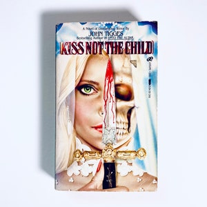 Kiss Not The Child di John Tigges / Libri tascabili dall&#39;inferno / Libro horror vintage, libro horror per il tempo libero, tascabile anni &#39;80