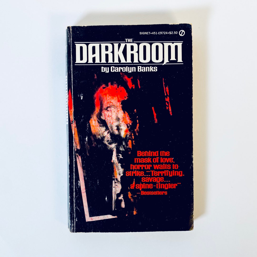 Signet Paperbacks The Darkroom by Carolyn Banks / Vintage Horror Paperback Book Signet ...