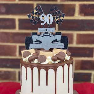 Decorazione per torta personalizzata a forma di auto da corsa di Formula Uno F1, aggiungi età e nome opzionali - Doppia faccia, perfetta per festeggiare il compleanno