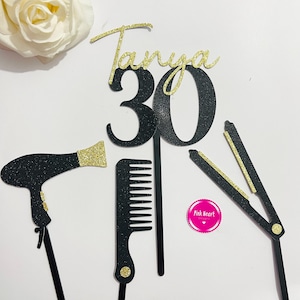 Puede incluir: Conjunto de adornos para tartas de color negro y dorado con el nombre Tanya y el número 30. El conjunto incluye un secador de pelo, un peine y una plancha.