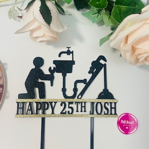 Décoration de gâteau personnalisée sur le thème de l'artisan, parfaite pour une célébration d'anniversaire pour un plombier. Couleur recto-verso - sur mesure.