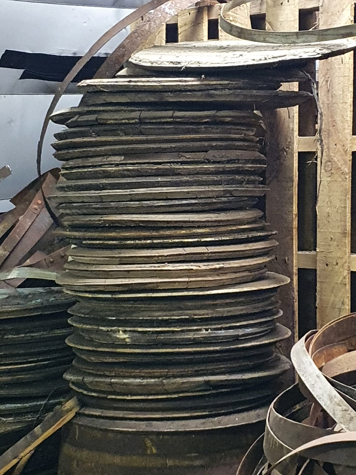 100 Oak Whisky Barrel/whiskey Barrel Lids on a Pallet With Etsy UK