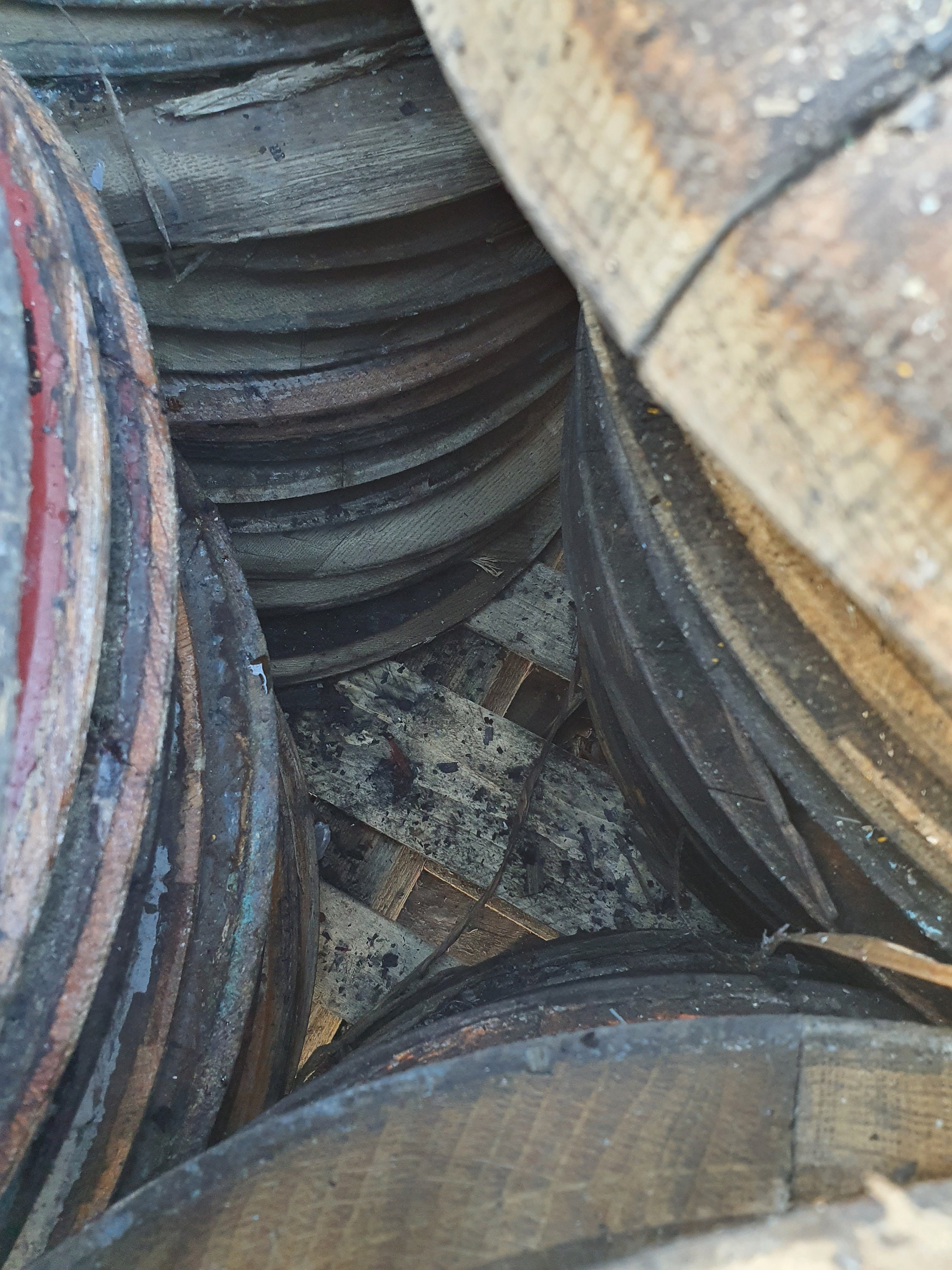 100 Oak Whisky Barrel/whiskey Barrel Lids on a Pallet With Etsy UK