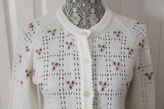 1960s White Flower Knit Cardigan