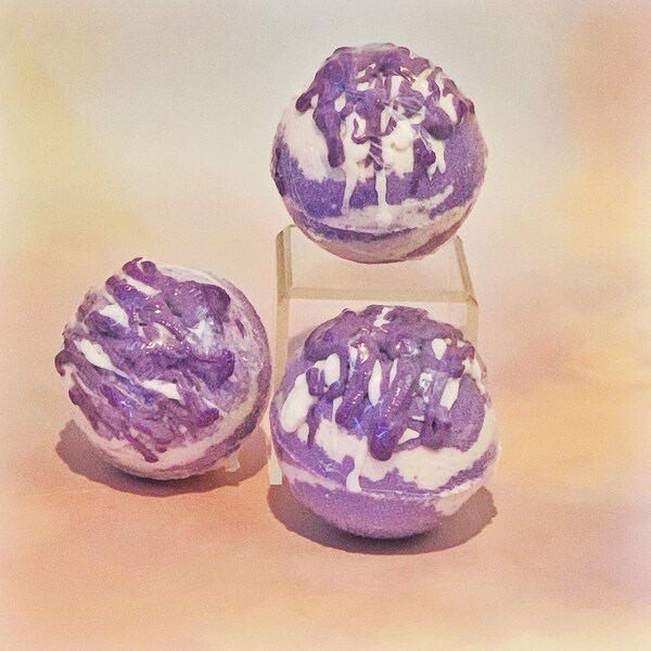 Lavender Bath Bomb with Cocoa Butter Drizzle, Relaxing Scent