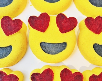 Hearteyes Emoji Bath Bomb