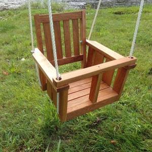 Columpio de porche de madera de cerezo para niños con acabado natural no tóxico