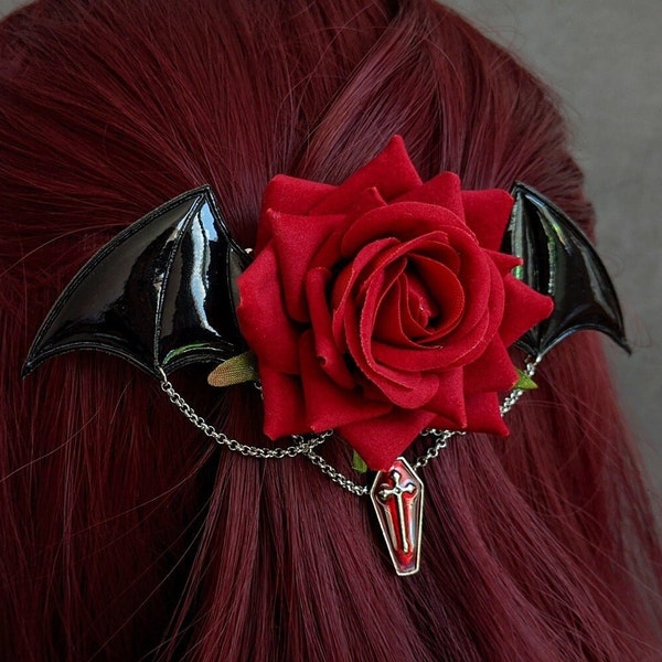 MacabreCuteCrafts Épingle à cheveux gothique ailes noires rose rouge w. chaînes cercueil charme -vampire mode EGL EGA dark academia esthétique romantique goth