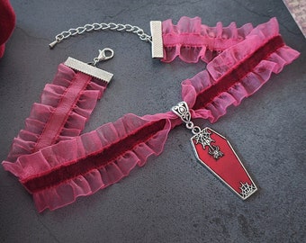 Red gothic choker with coffin charm - soft velvet elastic tape w. frills - custom sizing on request - dark academia vampire aesthetic spider