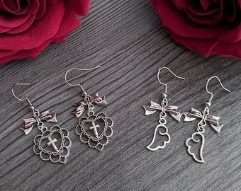 Romantiska goth örhängen silverfärgade rosetter och vingar/hjärtan - mörk mode outfit smycken söt häxstil jiraikei accessoar - present till gothic älskare