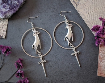 Silverfärgade gotiska örhängen häxhandkniv alternativ mode - häxiga vibbar ockulta wicca smycken nugoth mörk akademia tillbehör ny design