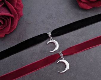 Gothic velvet choker with silvery moon (red and black) - dark academia accessory witch wicca pagan jewelry romantic goth aesthetics nugoth