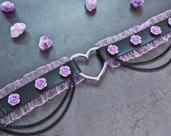 MacabreCuteCrafts schwarzer Lederchoker mit lila Rüschen und Rosen - yamikawaii dual kawaii cute fashion pastel goth cosplay romantic goth