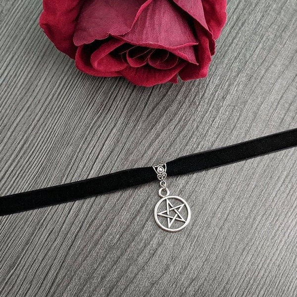 Black gothic velvet choker with small pentagram pendant - witch jewelry wicca pagan necklace adjustable size dark academia fashion mallgoth