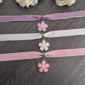 かわいいファッションベルベットチョーカー、桜の花、ピンク、紫、白 - かわいい手作りアクセサリー、桜のジュエリー、ゆめかわいいコスプレ