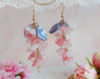 Handmade dangling wisteria pink flowers glass bead golden earrings with small pearl bead  - mori kei fairycore fantasy wedding elf cosplay
