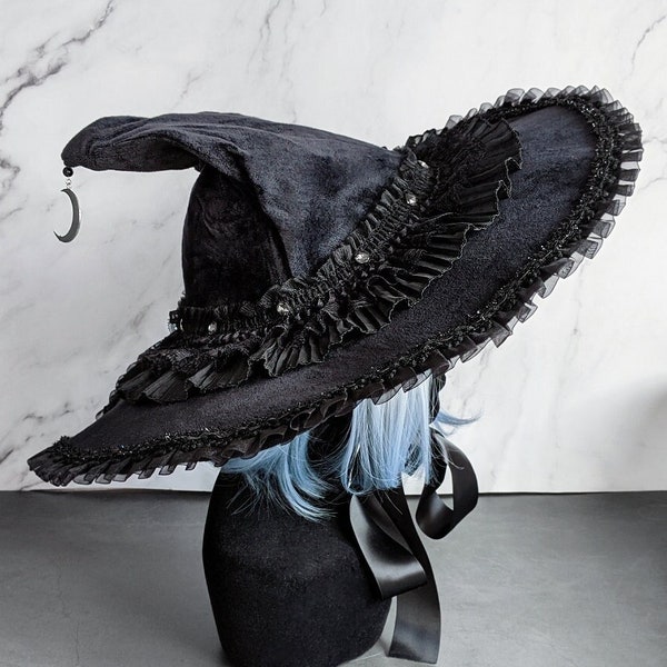 Schwarzer Samt und Spitze Gothic Hexenhut silbriger Mond - Cosplay Lolita Fashion LARP Accessoire - verstellbare Größe mit Schleifenband