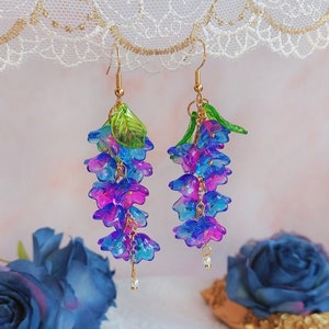 Purple blue fantasy earrings wisteria flowers glass beads golden chain small pearl - mori kei Y2K fairycore fantasy wedding elf cosplay