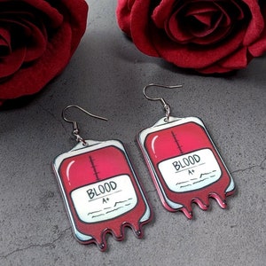Boucles d'oreilles gothiques yamakawaii en forme de sac de sang - bijoux menherakei mignons effrayants double face accessoire de déclaration bijoux cosplay halloween léger