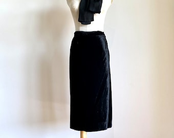 Vintage Rare black 1940s velvet skirt. WWII velvet pencil skirt. Black rayon velvet skirt. Size S - M