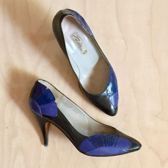 Vintage 50s blue leather pumps. Black 