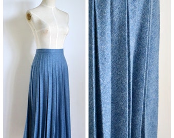 Vintage blue wool pleat skirt. Light blue 60s skirt. Winter wool blue skirt. Size M
