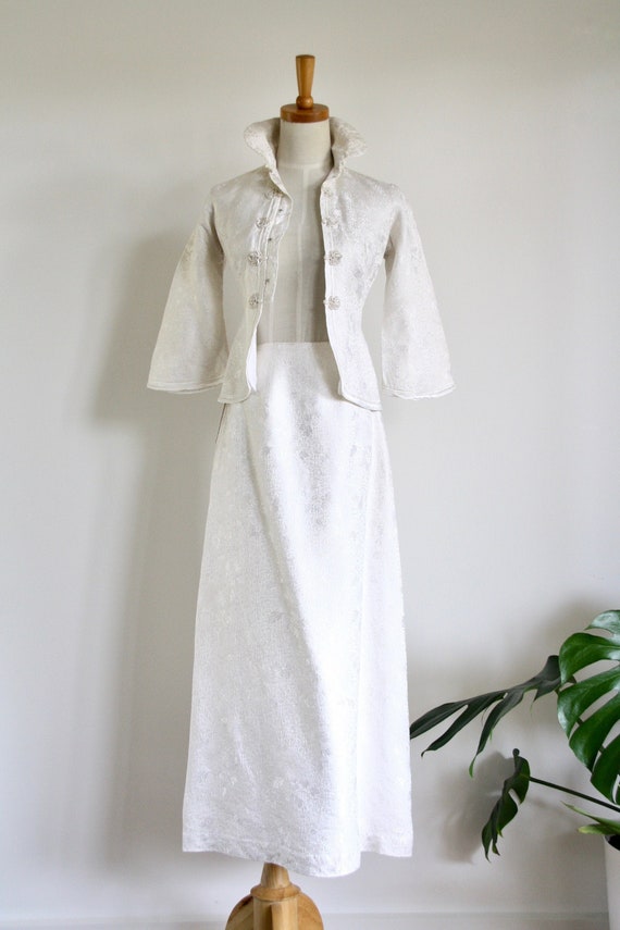 Vintage 1940s 1950s white chinoiserie suit. White