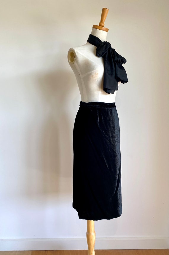 Vintage Rare black 1940s velvet skirt. WWII velve… - image 2