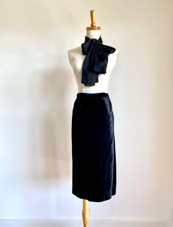 Vintage Rare black 1940s velvet skirt. WWII velve… - image 4