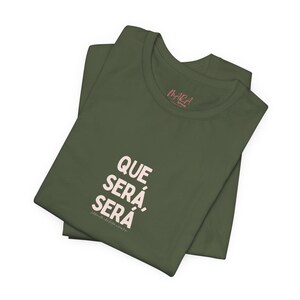 Camiseta Que Sera Sera: Camiseta de algodão penteado com cores confortáveis imagem 5