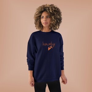 Cowgirl Howdy Sweatshirt, Western Cowgirl Ranch Crewneck, Rodeo Graphic Jumper, Country Style Pullover, Unisex Eco Sweatshirt, Cowboy