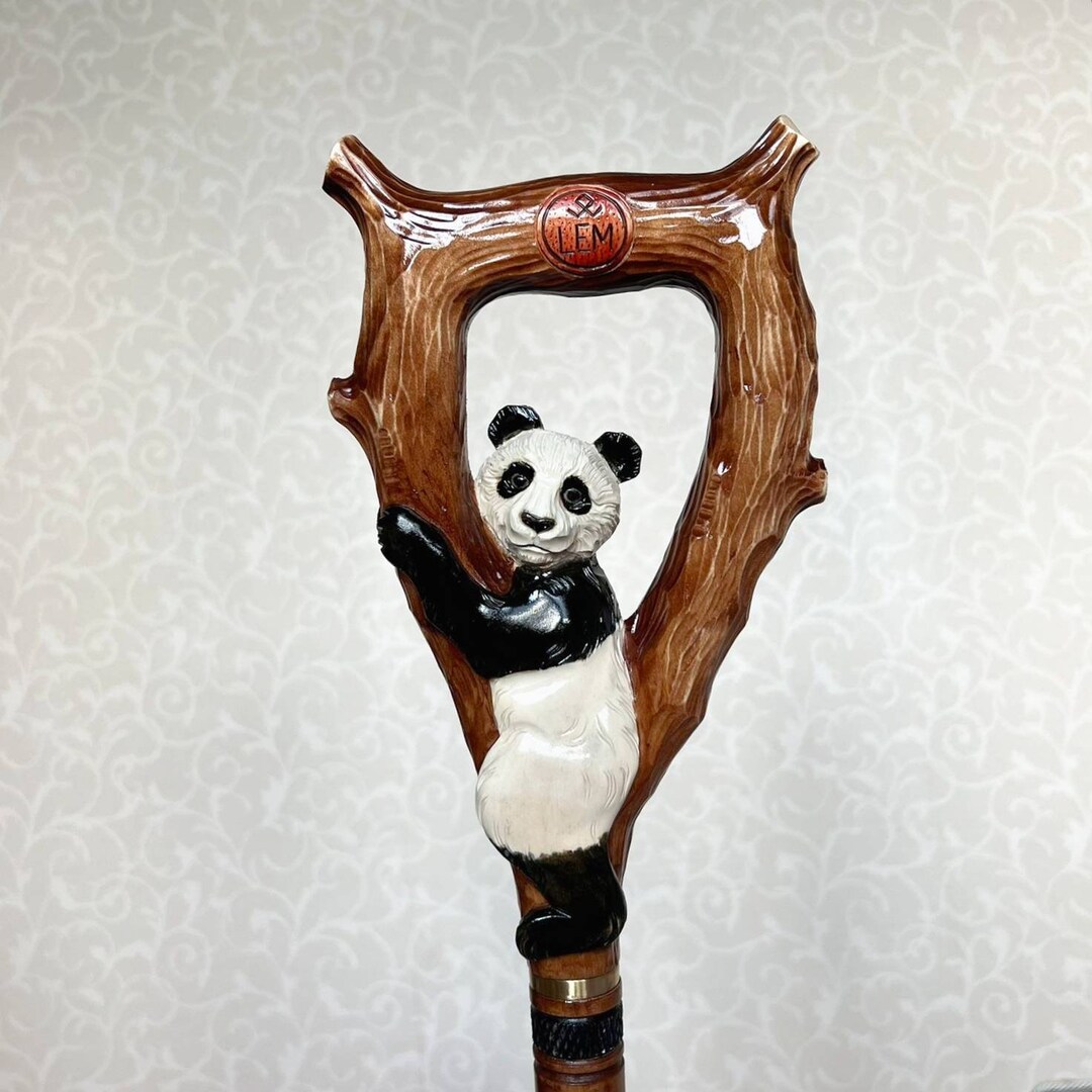 手彫りのパンダの杖：手作りの木製ハイキングスティック - Etsy 日本