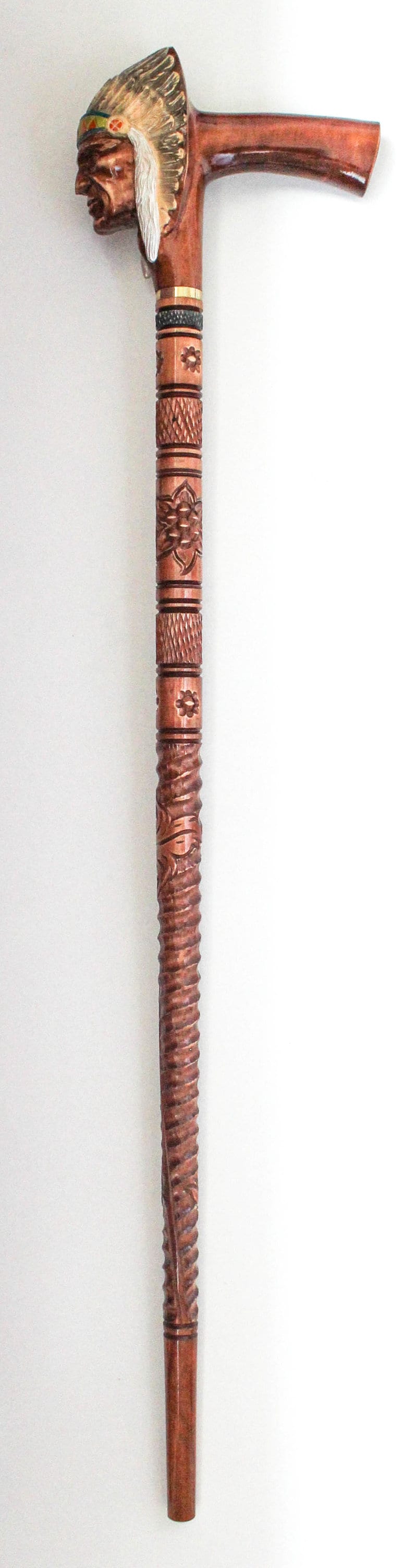 手彫りのアメリカインディアンチーフの杖：手作りの木製ハイキング