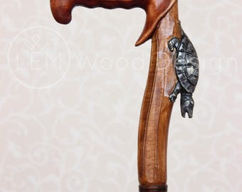 手作りの亀の彫刻が施された木製の杖 - Etsy 日本