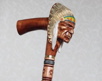 ヴィンテージ彫刻入り木製カーブハンドル杖 手彫りのアメリカインディアンチーフの杖：手作りの木製ハイキング