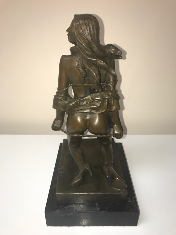 Undressing Nude Female Bust Girlfriend//Wife Resin Statue Sculpture Art Figure