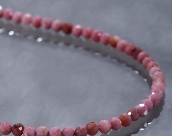 Collier de perles de rhodonite Collier de pierre rose Collier de rhodonite à microfacettes Collier ras de cou en rhodonite Cadeau pour cadeau d’anniversaire de petite amie