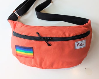 Cross Body Bag, Crossbag, aus einem alten Zelt, unisex, Umhängetasche, Zwei-Wege-Reißverschluss, Urban Style, orange, Upcycling, Regenbogen