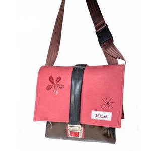 Umhängetasche aus LKW-Plane, Messenger Bag, Floral, Schultertasche, große Tasche, Planentasche, LKW-Tasche, rot, braun, Blumen, Katzenauge