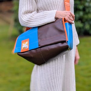Umhängetasche aus LKW-Plane, Messenger Bag, Handtasche, Schultertasche, große Tasche, Bag, Planentasche, LKW-Tasche, braun, blau, orange