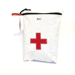 Tasche aus Segel | First Aid Kit | Notfalltasche | Verbandstasche |  Erste Hilfe Tasche | REHpunkt | REH. | Segeltuch | Pflaster | Urlaub